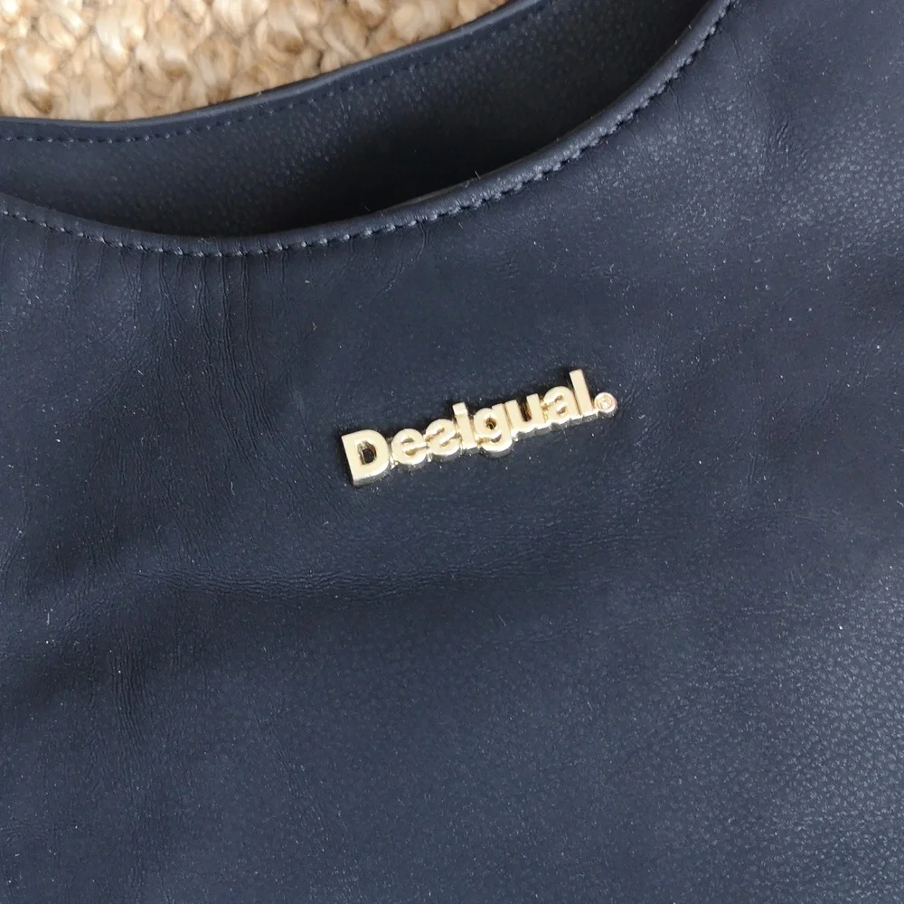 Desigual Large Crossbody (A28) - Picture 2 of 15